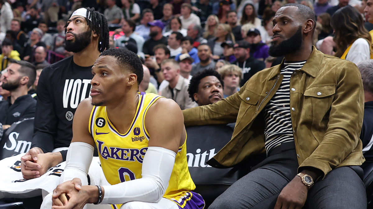 Lakers bench